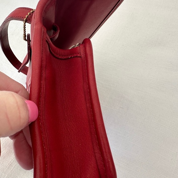 Rare Coach Geometric Clutch bag in red glovetanned leather - Picture 8 of 12